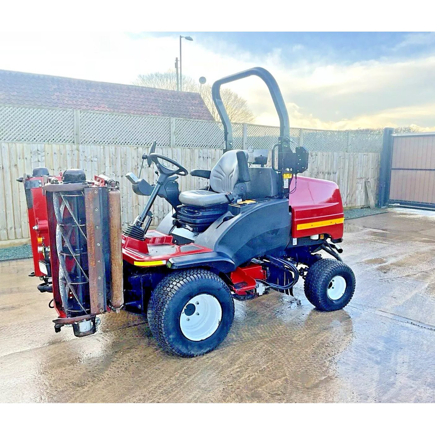 2018 TORO LT3340 TRIPLE CYLINDER RIDE ON LAWN MOWER| 2047 HOURS